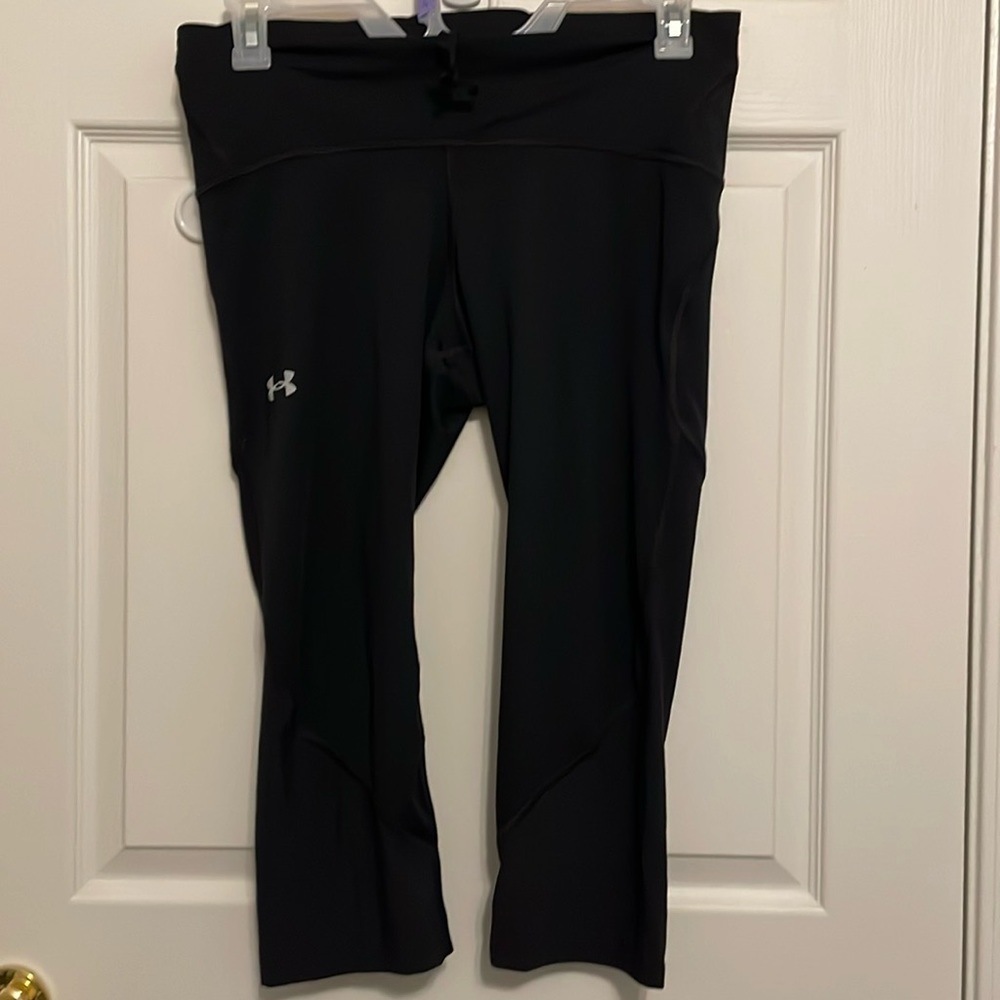 BNWOT Under Armour Compression Leggings/Capris